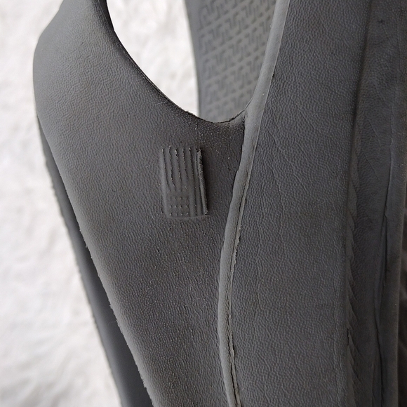 Telic Energy Dolphin Gray Waterproof Thong Slip On Flip Flops - Picture 15 of 16